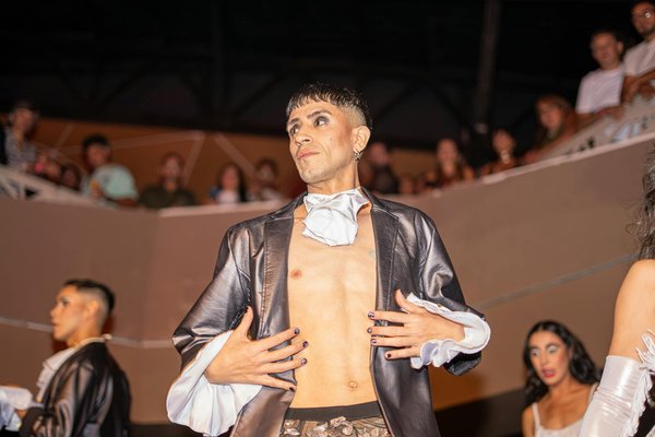 Quels types de bijoux sont adaptés pour des robes bustier?